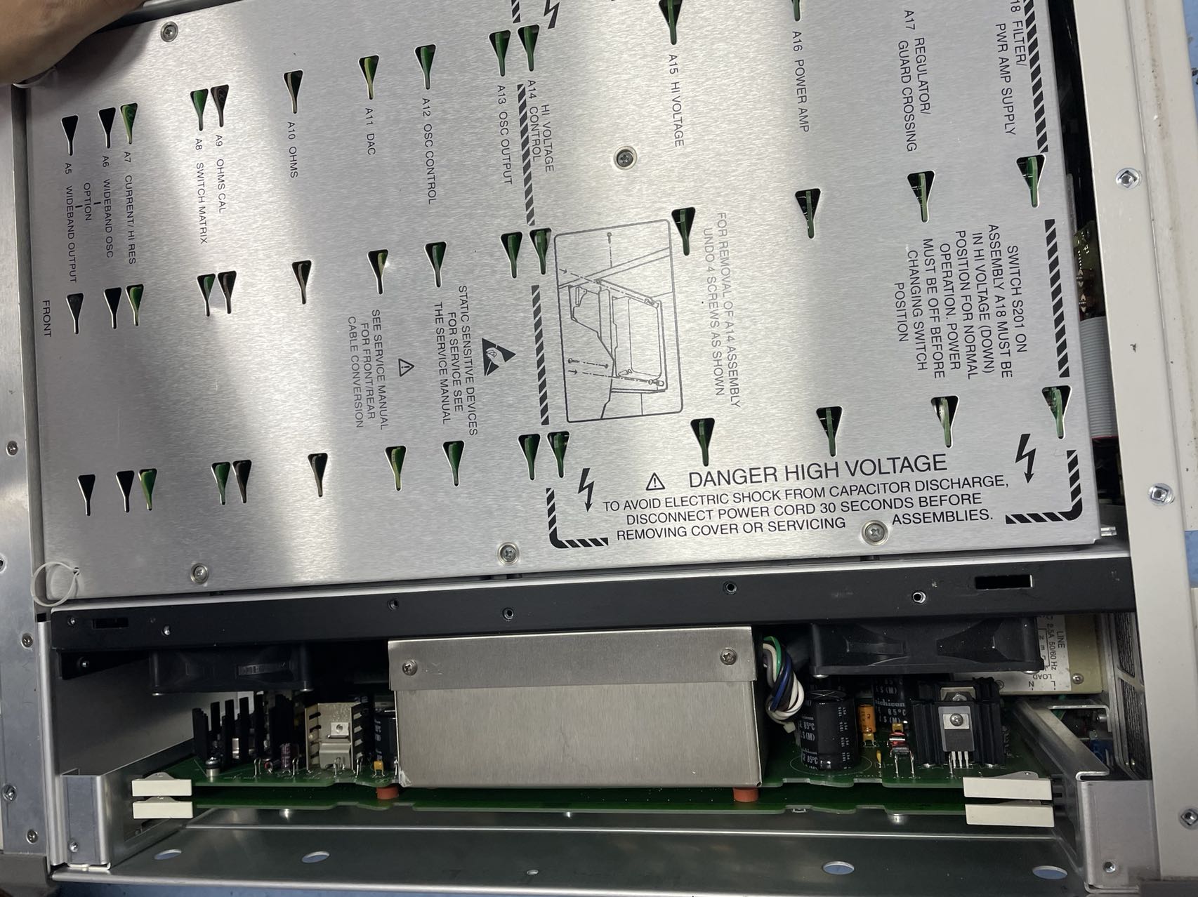 638012e08e8d6.jpg 維修多功能校準(zhǔn)儀FLUKE5700A 2.jpg