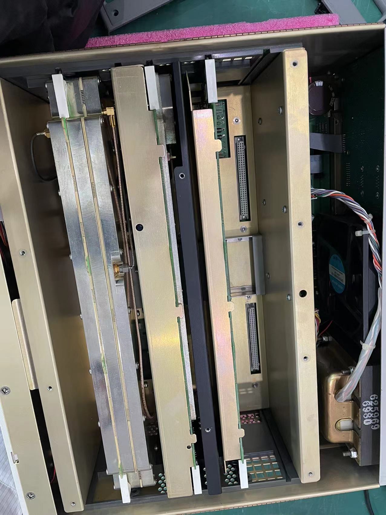 6391413eb8f82.jpg 維修多功能校準儀FLUKE5700A 3.jpg