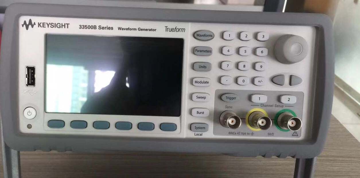 63b38ebc33158.jpg 函數信號發生器33522B 3.jpg