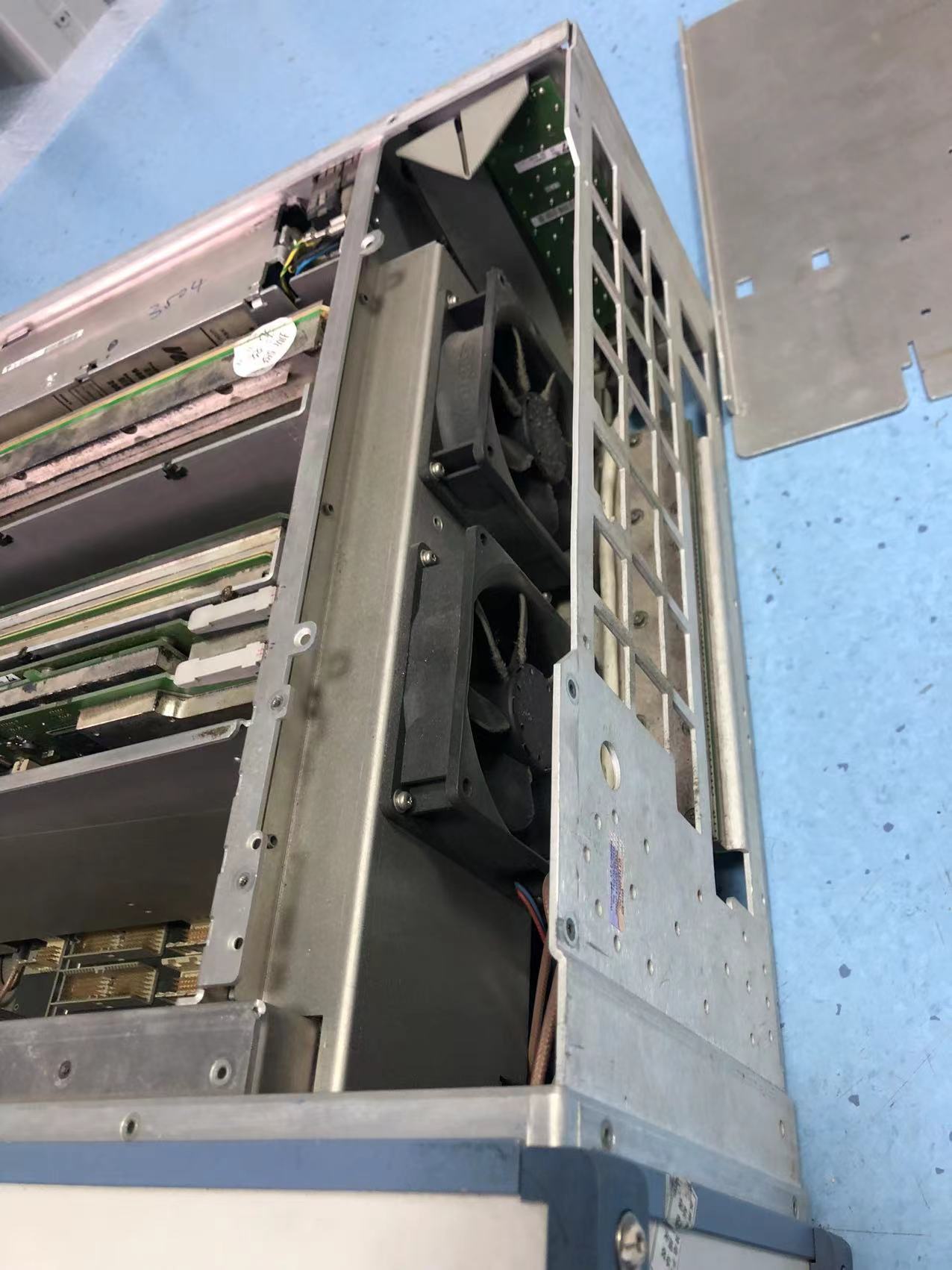 6603d900794ca.jpg 維修信號源R&S 5.jpg